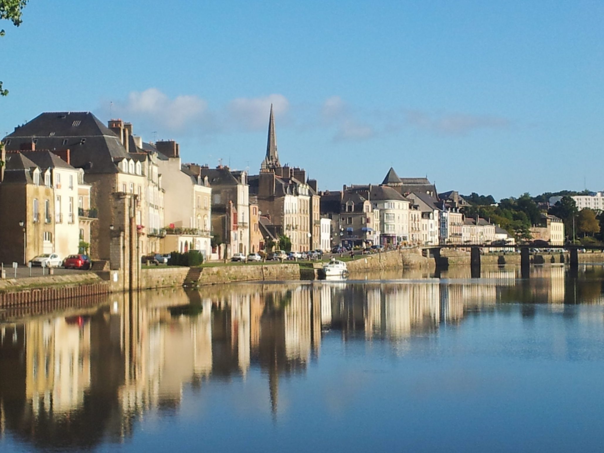 Découvrez les Châteaux de Bretagne en naviguant sur un Bateau Fluvial | Danfluvial