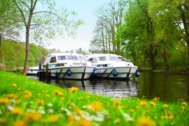 Come noleggiare una barca senza patente | Danfluvial
