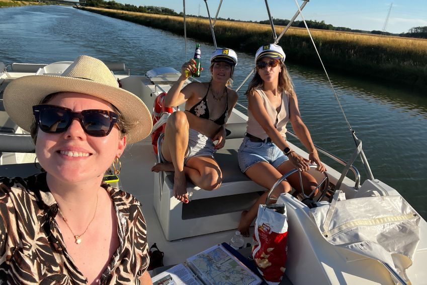 Viajar por Francia en barco con amigas | Danfluvial Viajar por Francia en barco con amigas | Danfluvial