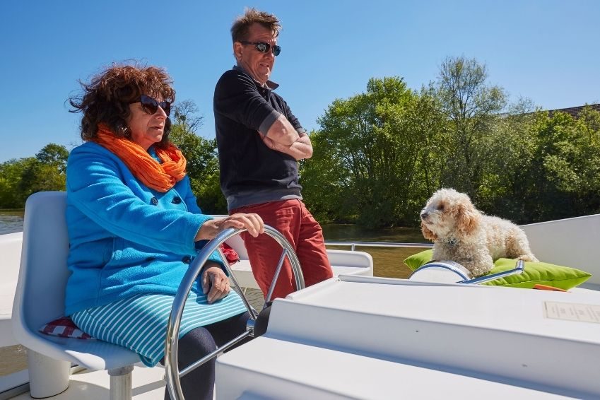 viajar con perro en un barco sin permiso | Danfluvial